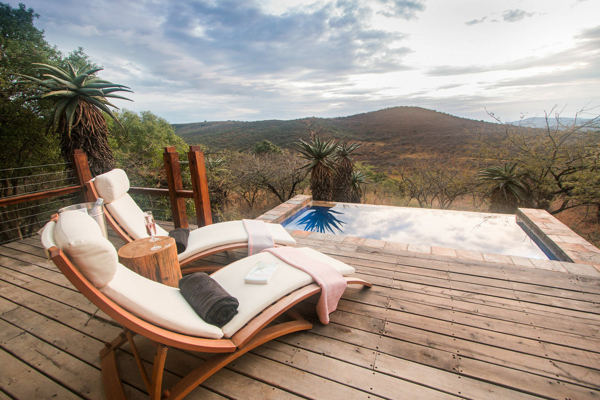 Rhino Ridge Safari Lodge KwaNompondo Dış mekan fotoğraf